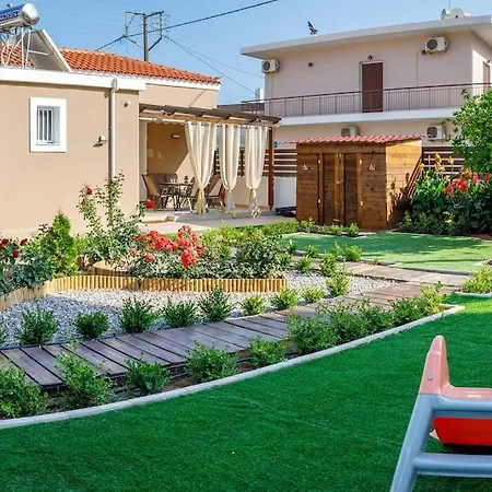 Garden House Ferienhaus Neápolis