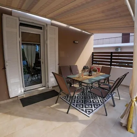 Garden House * Neápolis