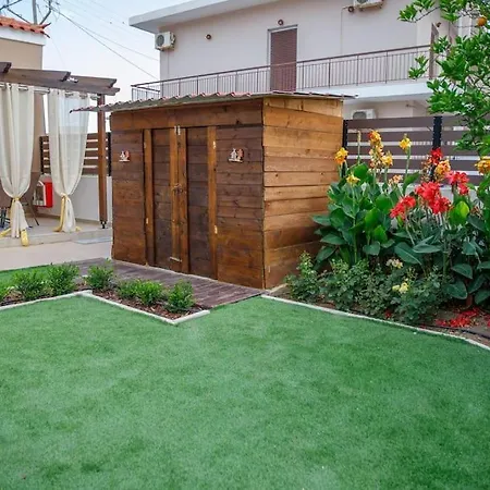 Garden House Ferienhaus Neápolis