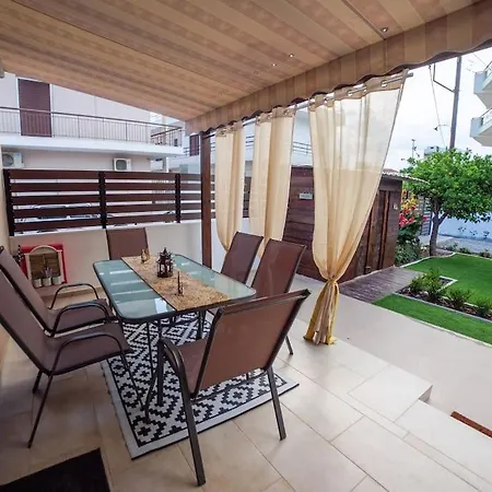 Garden House Ferienhaus Neápolis