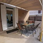Garden House * Neápolis